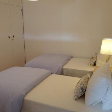 Central 2 Bedroom Apt W/Garden And Pantheon Views リスボン エクステリア 写真