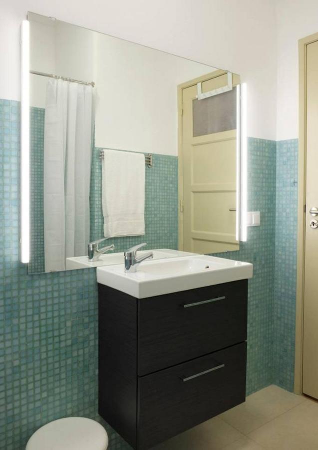Central 2 Bedroom Apt W/Garden And Pantheon Views リスボン エクステリア 写真