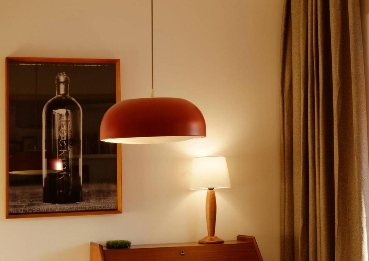Central 2 Bedroom Apt W/Garden And Pantheon Views リスボン エクステリア 写真